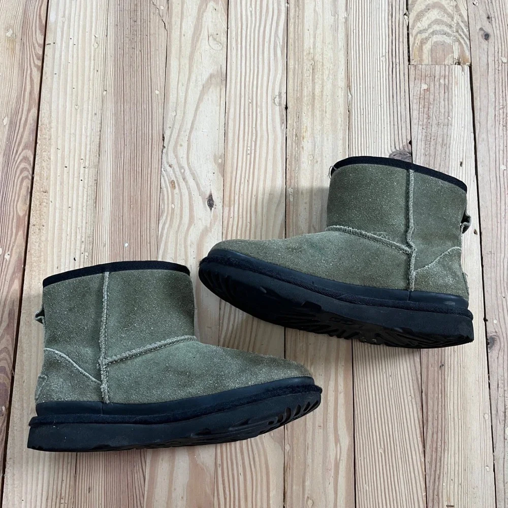 UGG classic mini